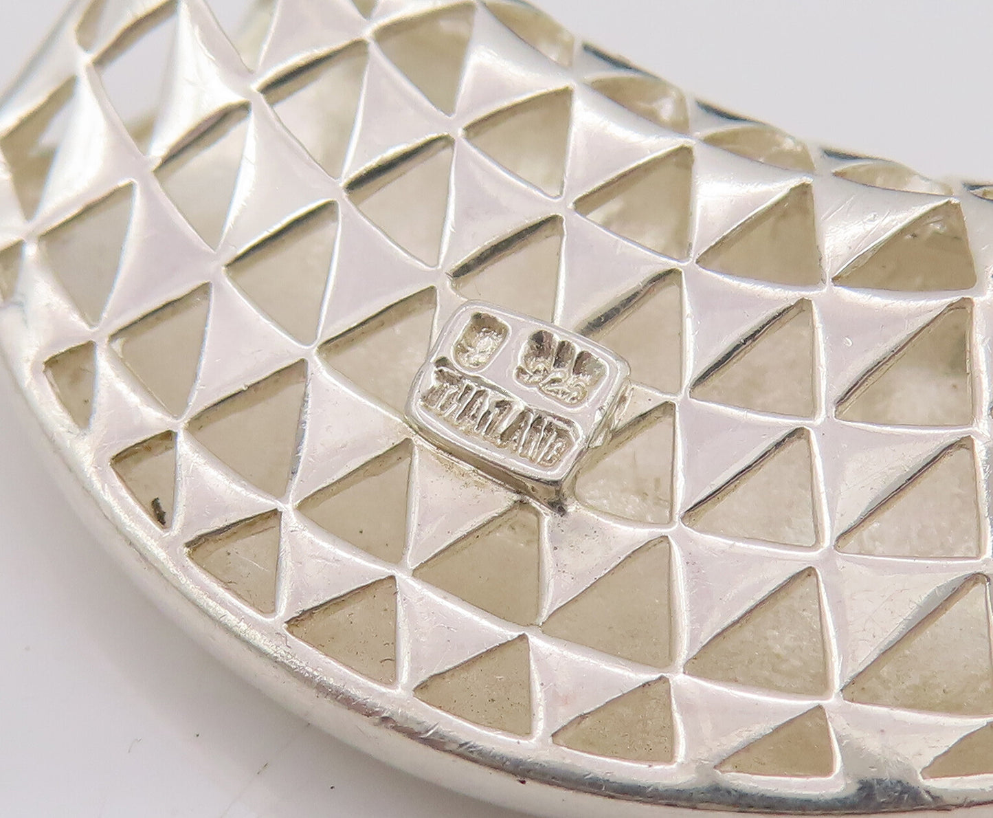 925 Silver Vintage Upside Down Clutch Triangular Pattern Pendant PT22179