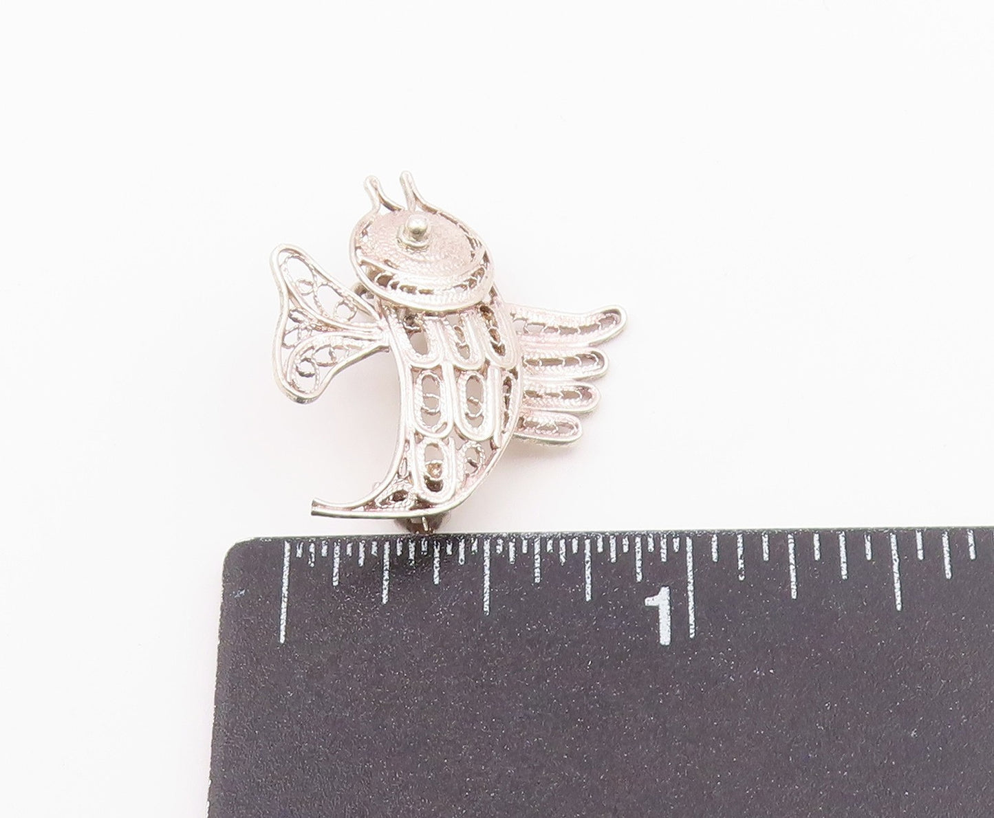 925 Sterling Silver Vintage Shiny Filigree Detail Fish Brooch Pin BP8592