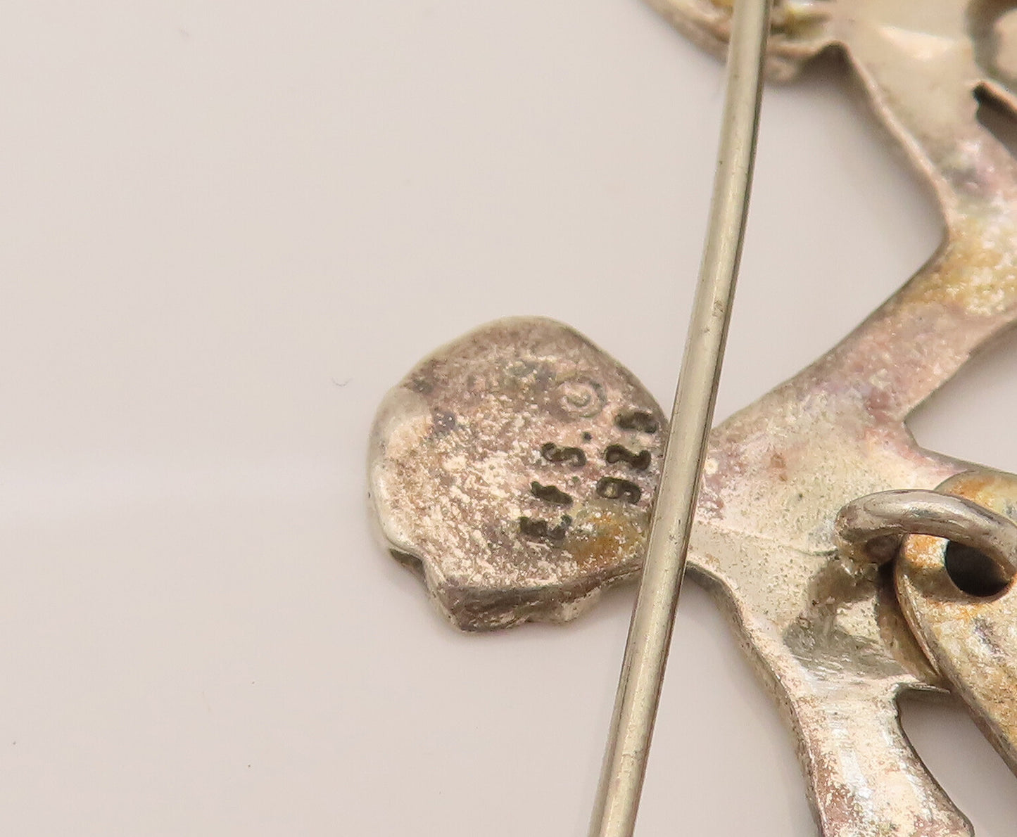 925 Silver Vintage Kids With Dancing Feet Holding Hands Brooch Pin BP10249