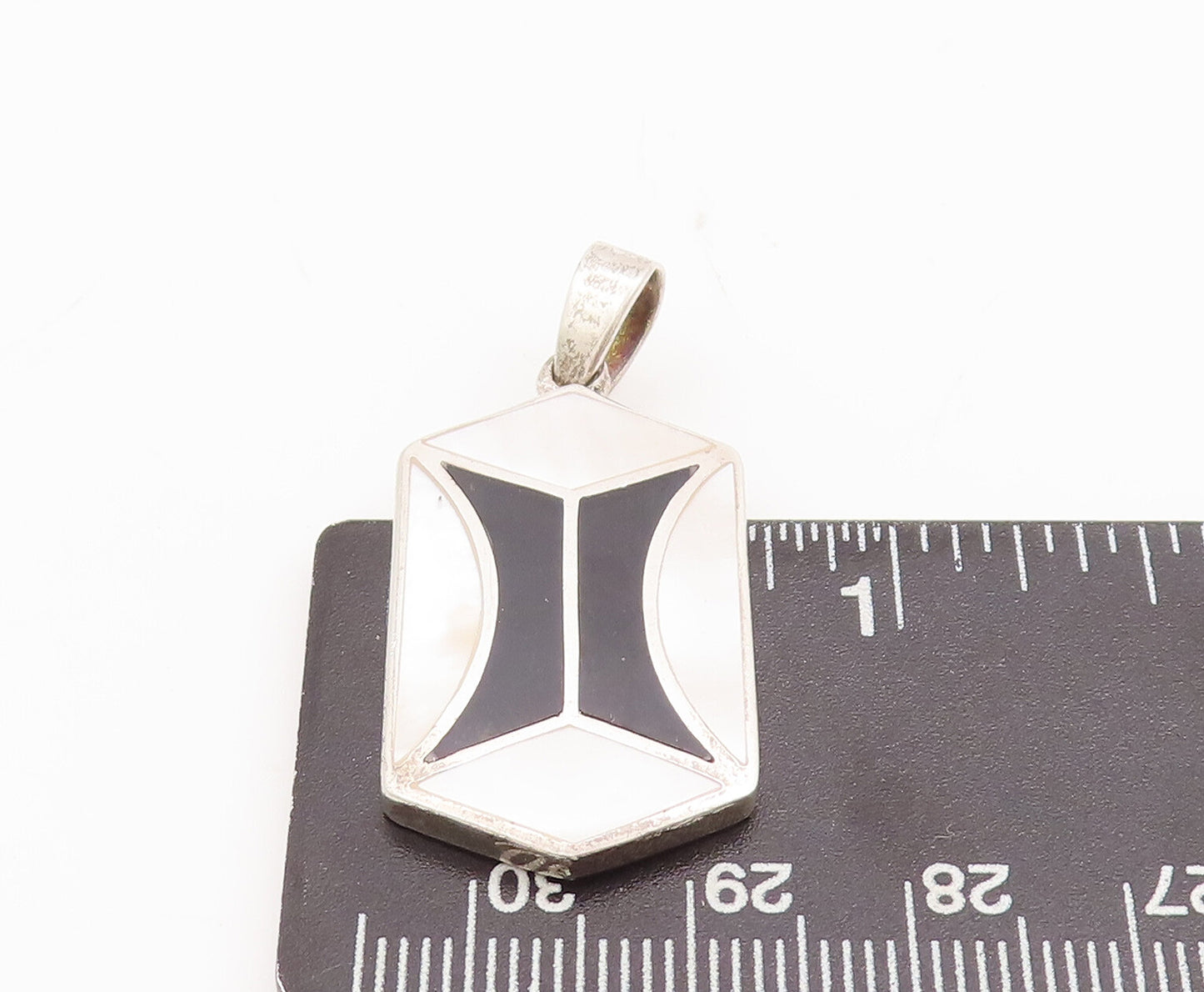 925 Sterling Silver Vintage Pendant Solid Inlay Mother Of Pearls & Onyx PT23084