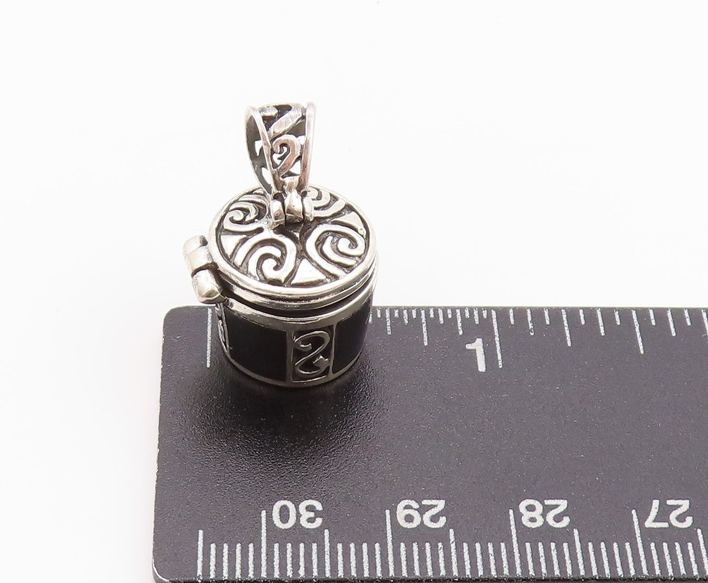 925 Sterling Silver Vintage Pendant Onyx Inlay Swirly Carved Box OPENS PT24052