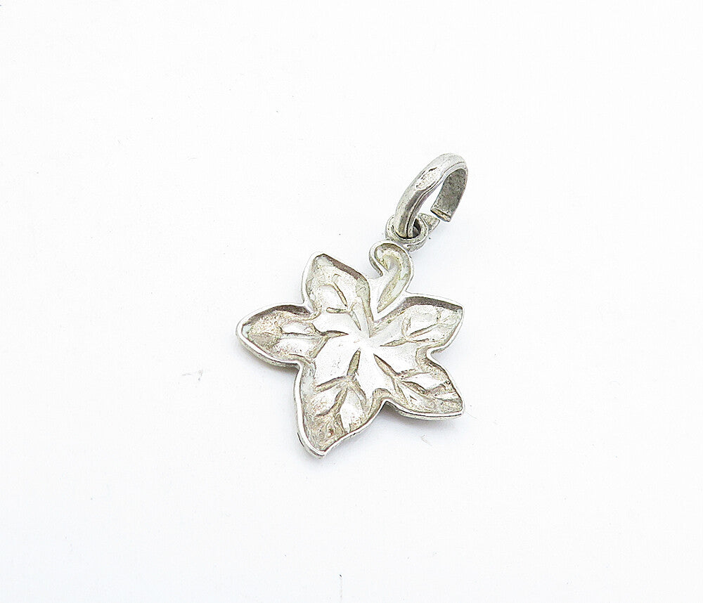 925 Sterling Silver Vintage Petite Single Autumn Leaf Motif Pendant PT4707