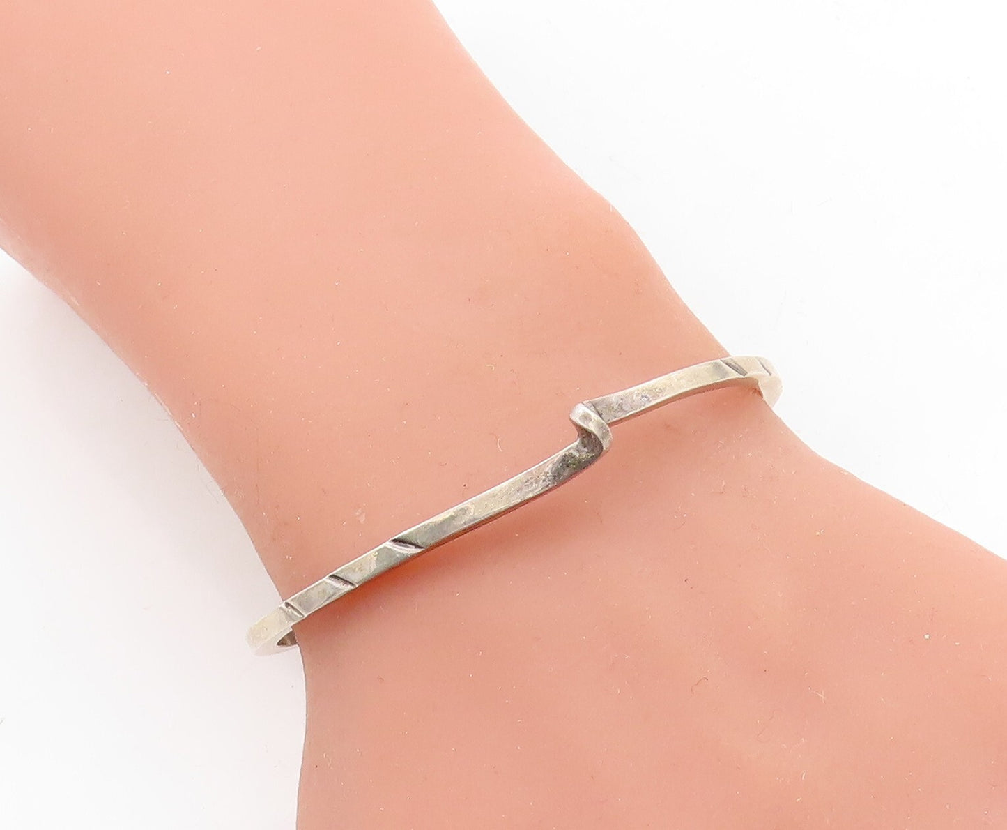 MEXICO 925 Silver Vintage Petite Chiseled Detail Swirl Cuff Bracelet BT2455