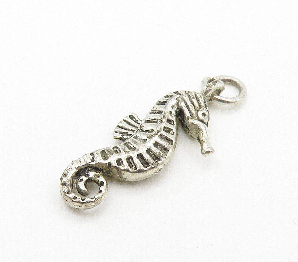 925 Sterling Silver Vintage Petite Seahorse Motif Animal Pendant PT12001