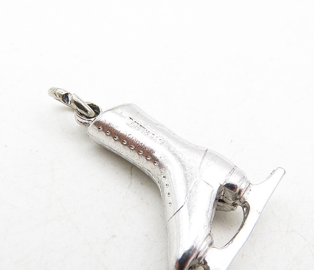 925 Sterling Silver Vintage Shiny Petite Ice Skate Motif Pendant PT6804