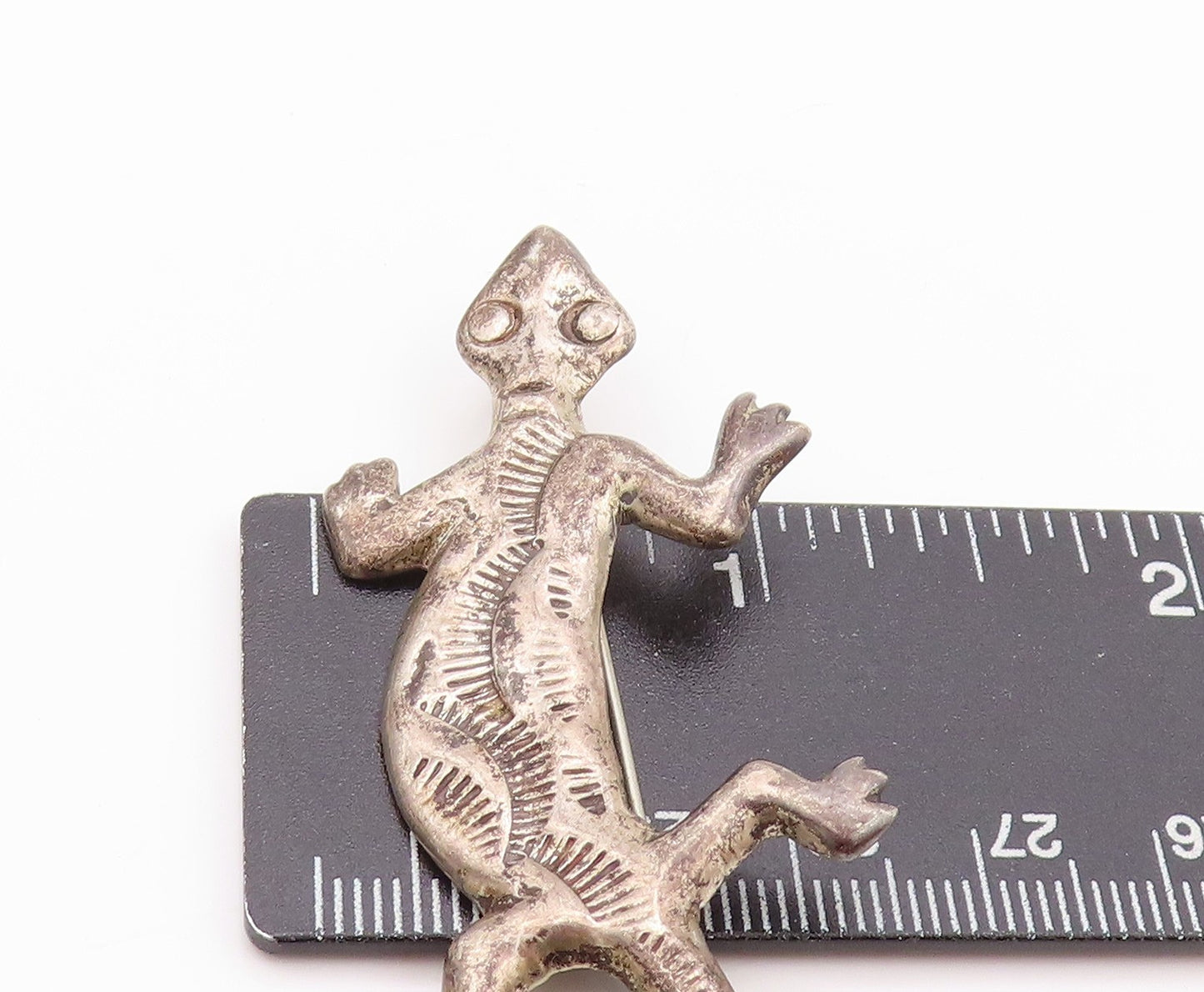 925 Sterling Silver Vintage Brooch NAVAJO Antique Etched Lizard BP11604