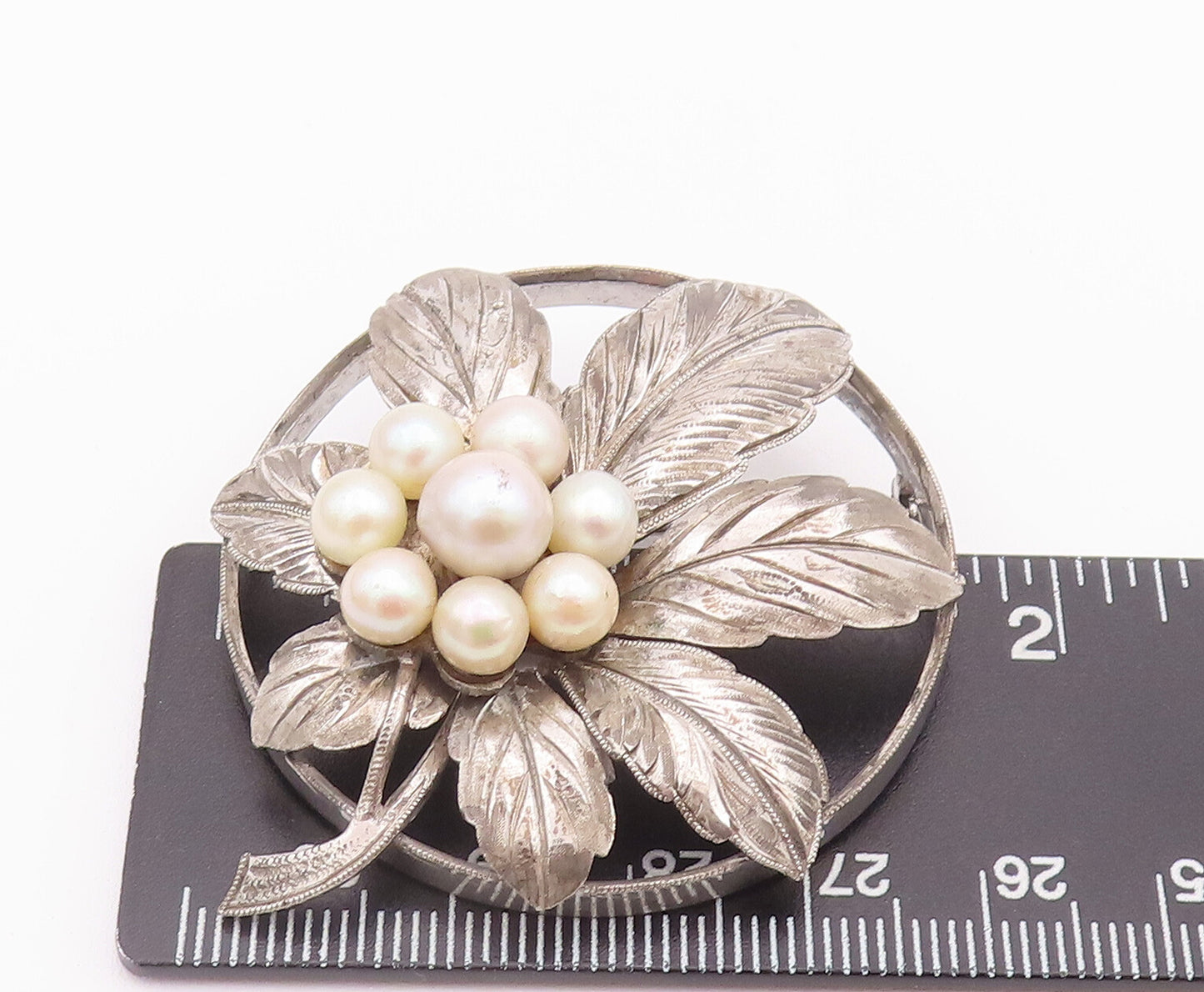 925 Sterling Silver Vintage Brooch Pin Pearls Carved Leaves Round Frame BP10775