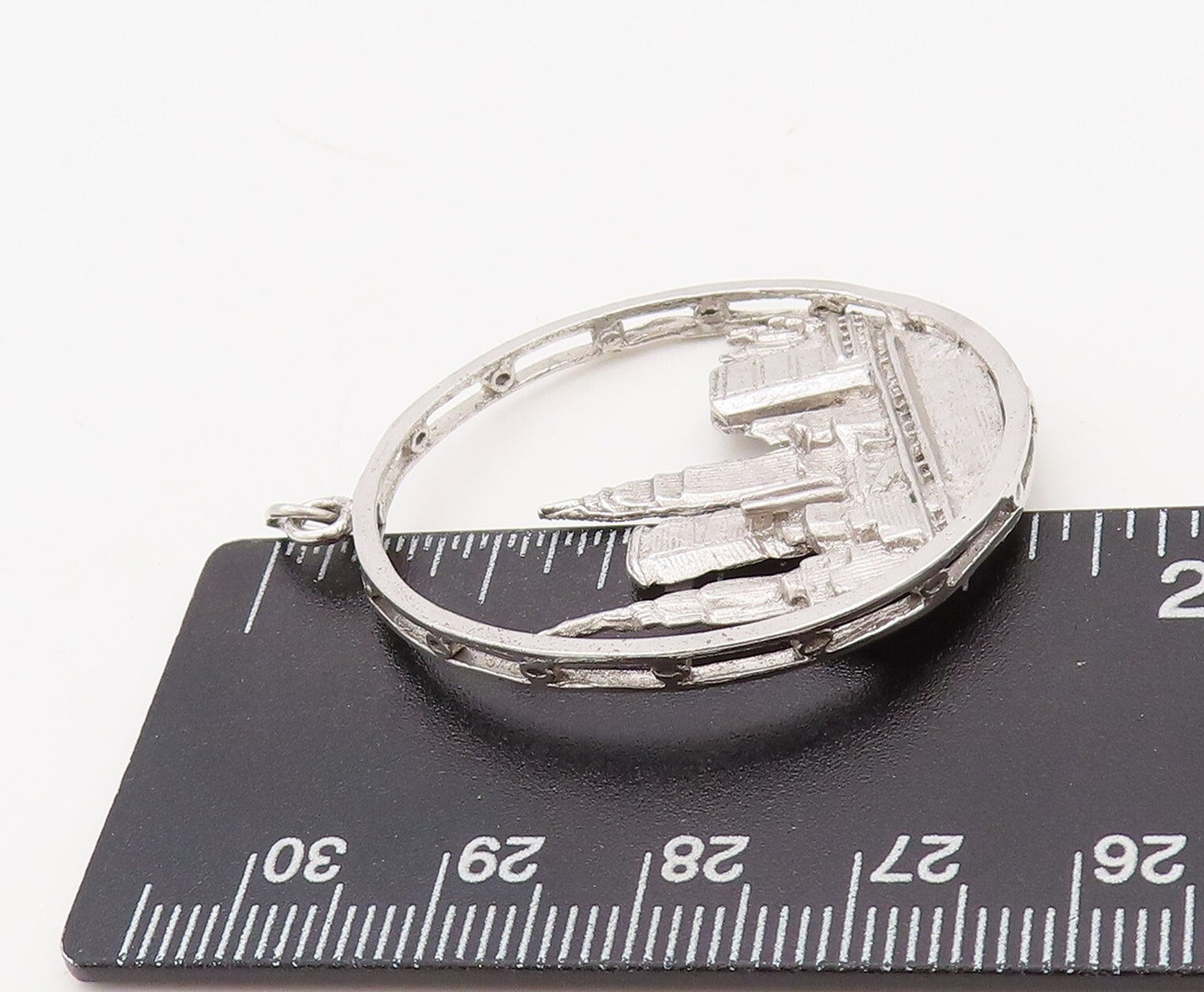 925 Sterling Silver Vintage Pendant Round Framed Cutout NYC Skyline PT23574