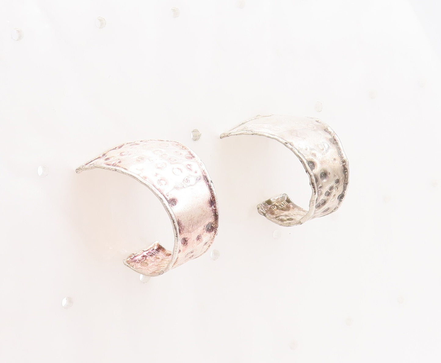925 Sterling Silver Vintage Earrings Brutalist Dent Effect J Hoop EG13137