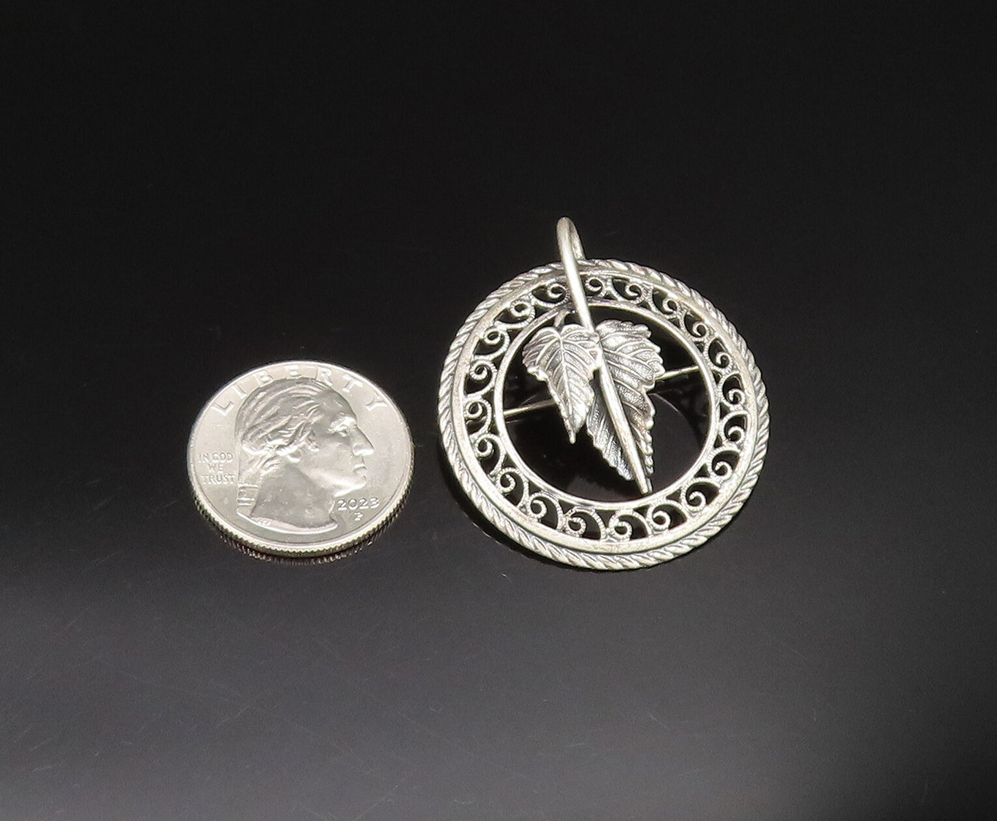DANECRAFT 925 Silver Vintage Antique Leaf & Swirl Border Brooch Pin BP9593
