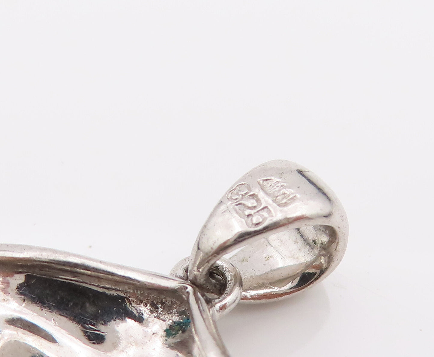 925 Sterling Silver Vintage Mini Stingray Diamond Spine Pendant PT22040