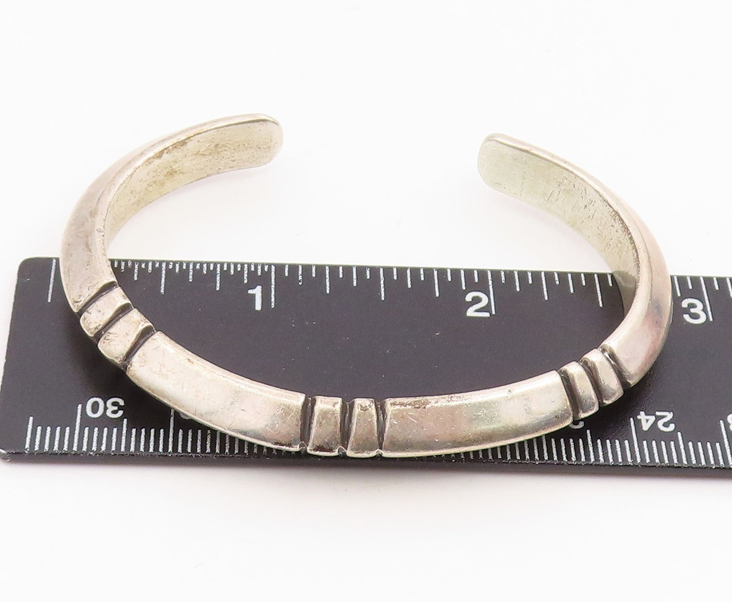 925 Sterling Silver Vintage Bracelet NAVAJO ZUNI Minimalist Grooved Cuff BT11863