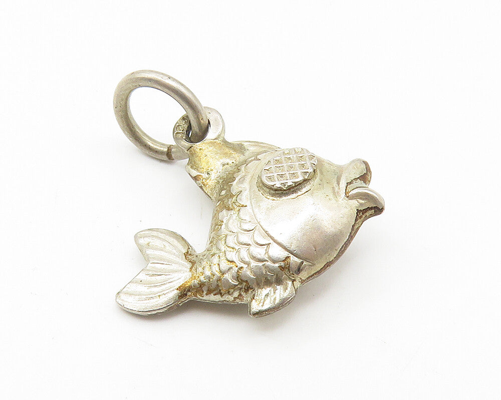 925 Sterling Silver Vintage Petite Hollow Fish Etched Detail Pendant PT8579