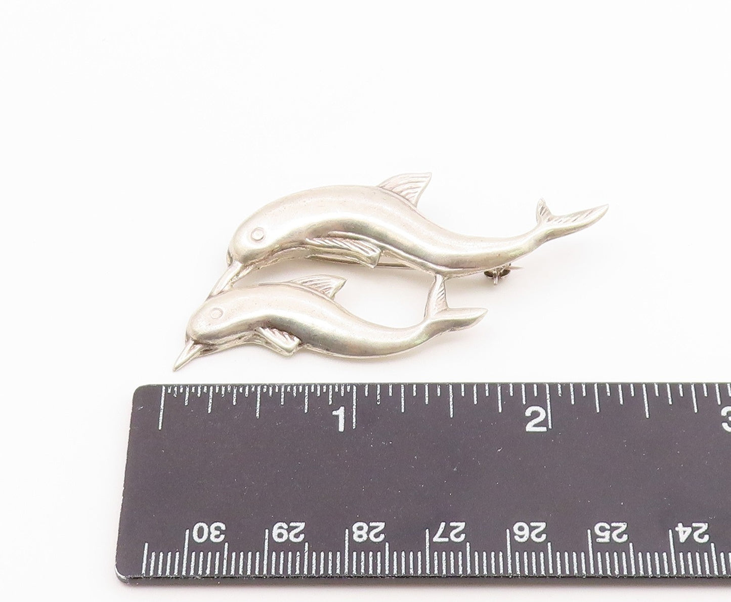 925 Sterling Silver Vintage Shiny Smooth Swimming Dolphins Brooch Pin BP6694