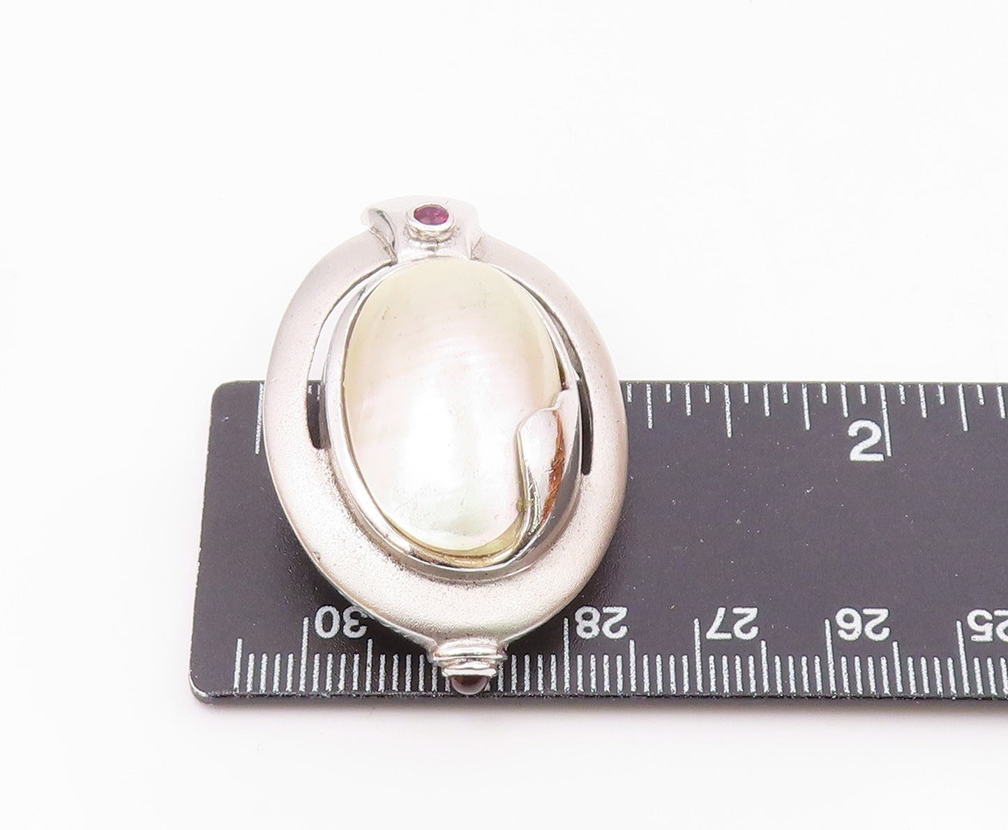 925 Silver Vintage Oval Mother Of Pearl & Garnet Dome Cutout Pendant PT21515
