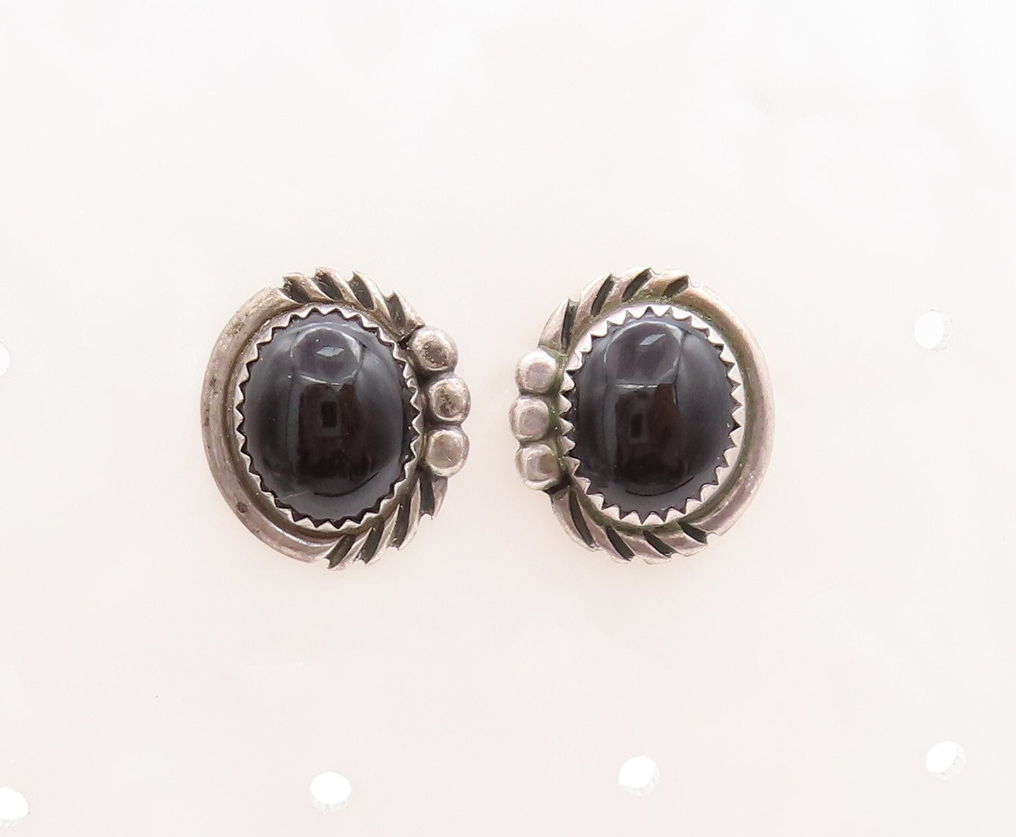 925 Sterling Silver Vintage Earrings NAVAJO Cabochon Onyx Halo Carved EG13119