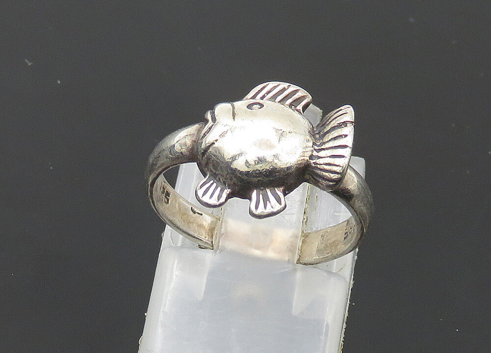 925 Sterling Silver Vintage Shiny Blowfish Motif Band Ring Sz 5.5 RG22383