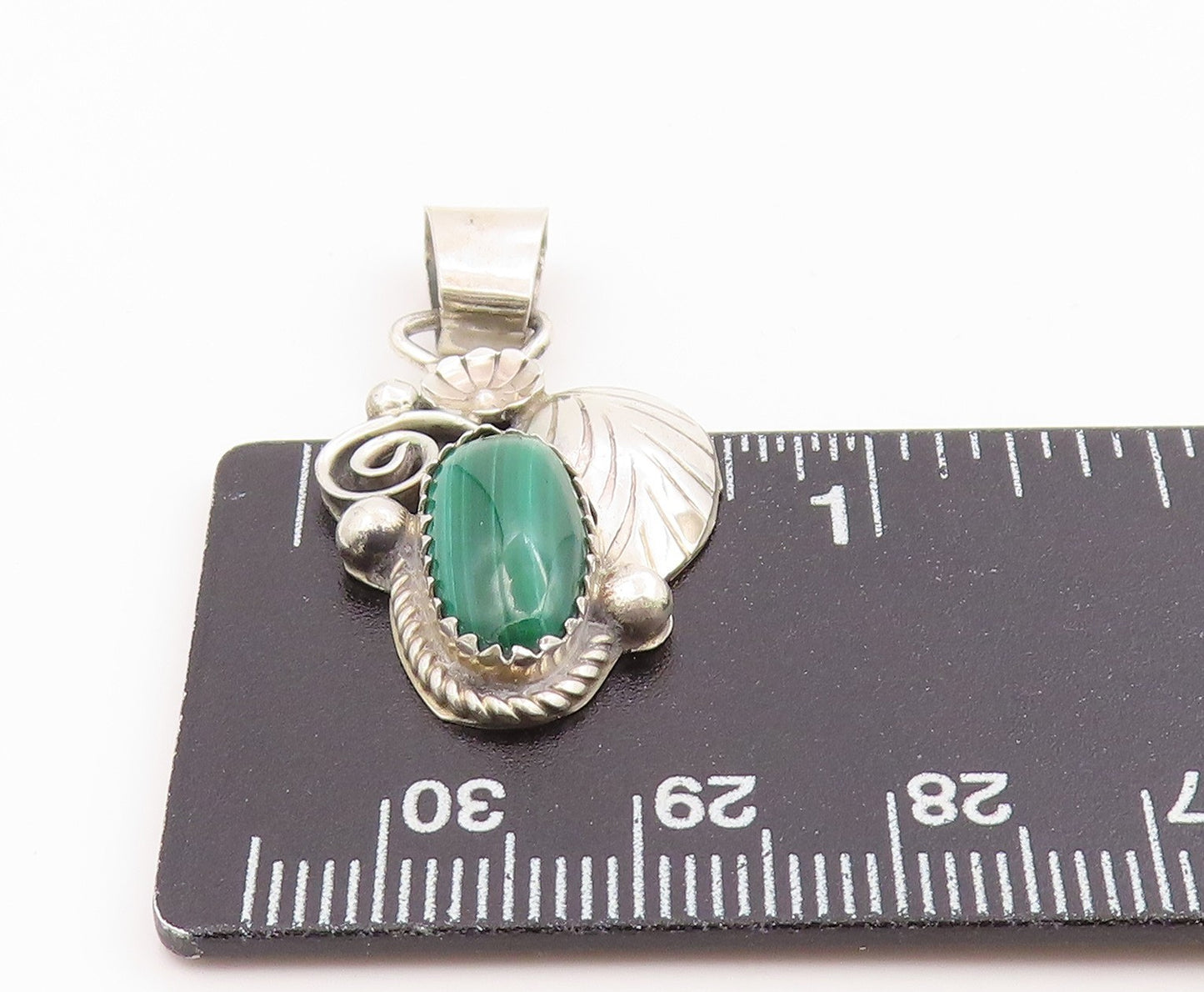 925 Sterling Silver Vintage Pendant NAVAJO Cabochon Malachite Leaf Motif PT26090