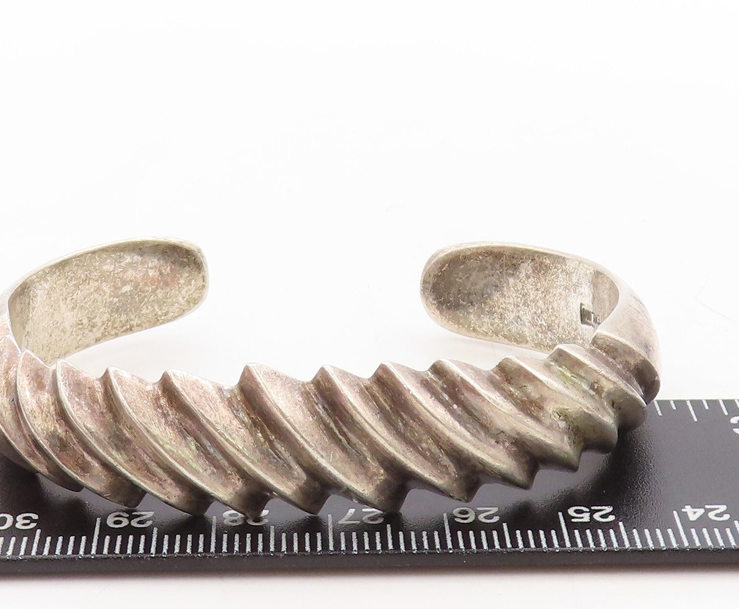 925 Sterling Silver Vintage Bracelet DTB NAVAJO Grooved Waved Cuff BT10965
