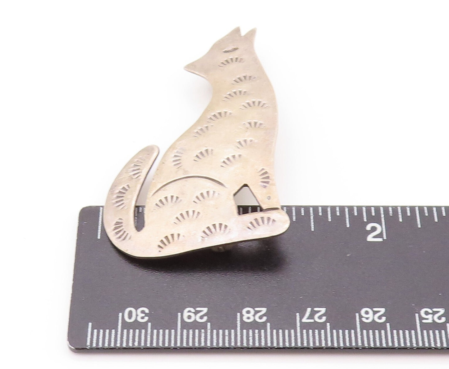 925 Sterling Silver Vintage Brooch MEXICO Dark Tone Howling Wolf Carved BP11543