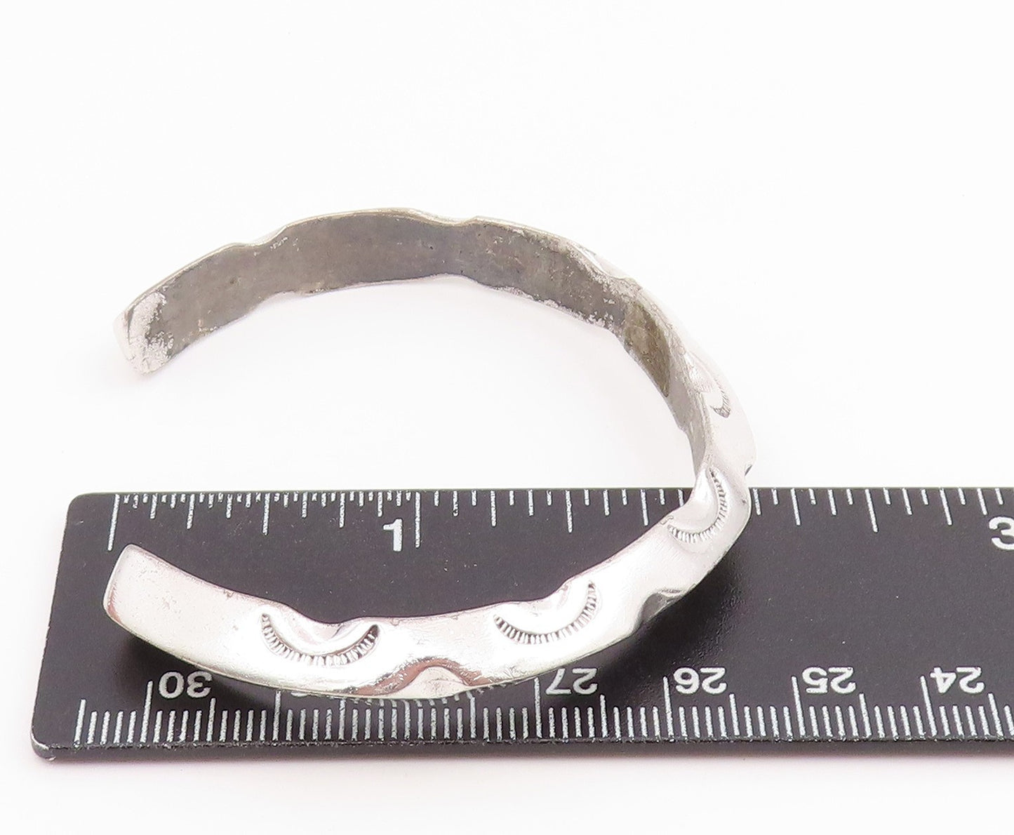 925 Sterling Silver Vintage Bracelet NAVAJO Etched Wavy Knife Edge Cuff BT11649
