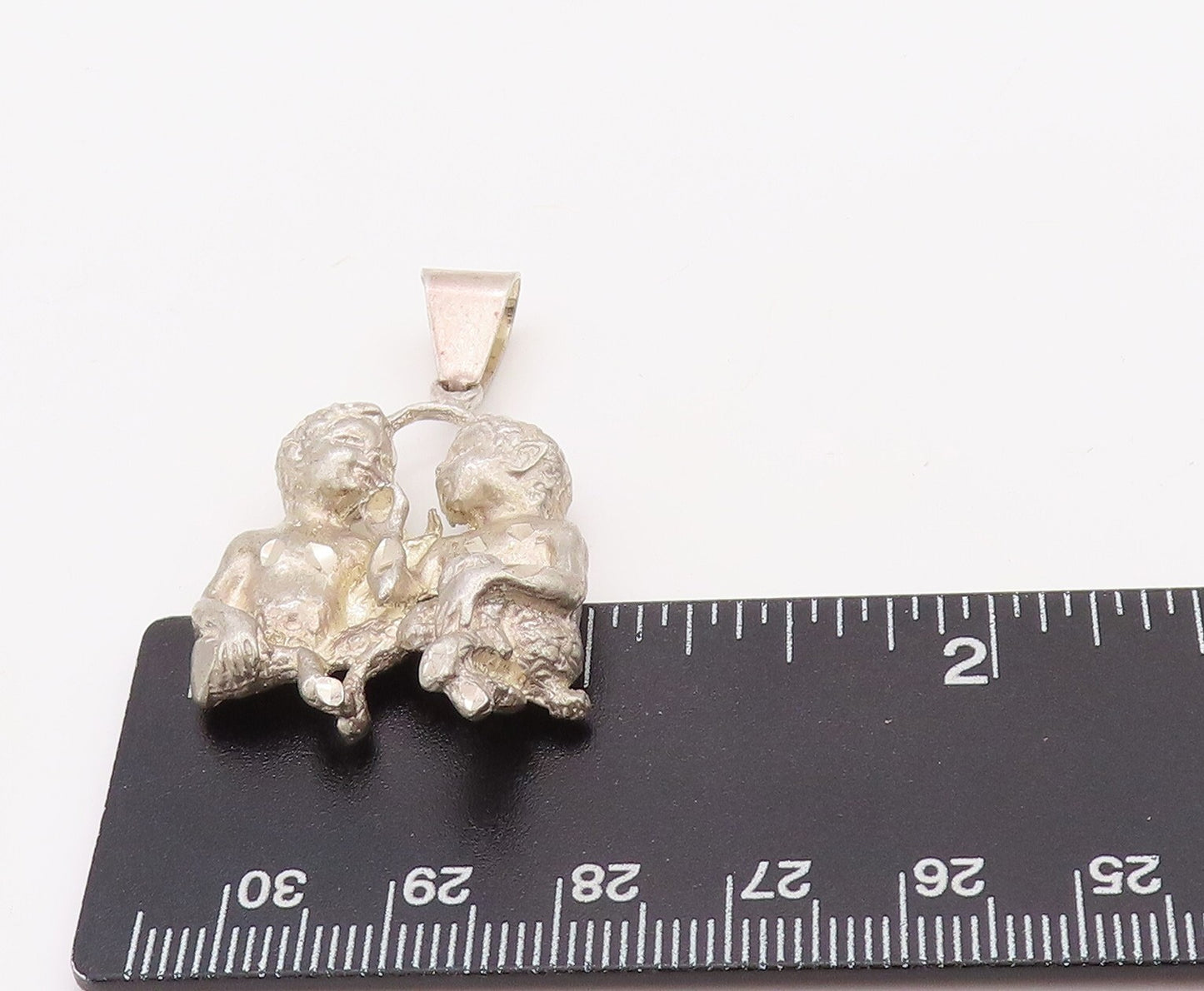 925 Sterling Silver Vintage Pendant Solid Carved Two Friends Talking PT23571