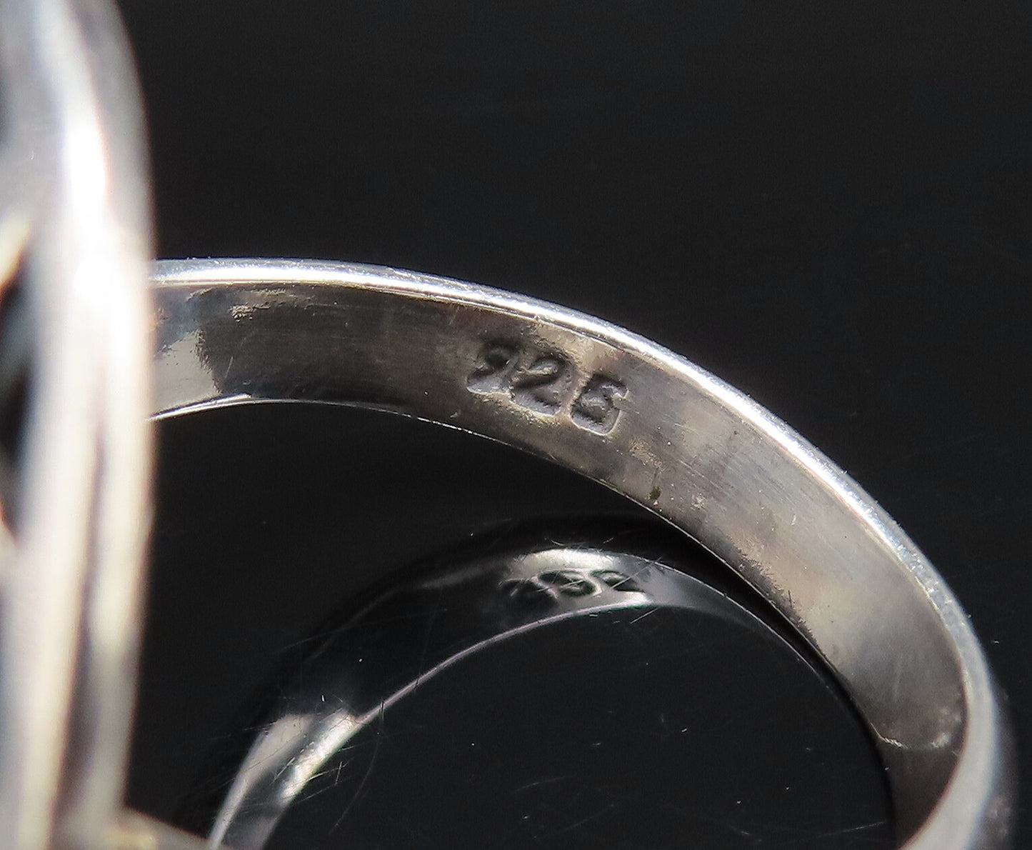 18K GOLD & 925 Silver Vintage Open Swirl Frame & Dragonfly Ring Sz 7 RG26076