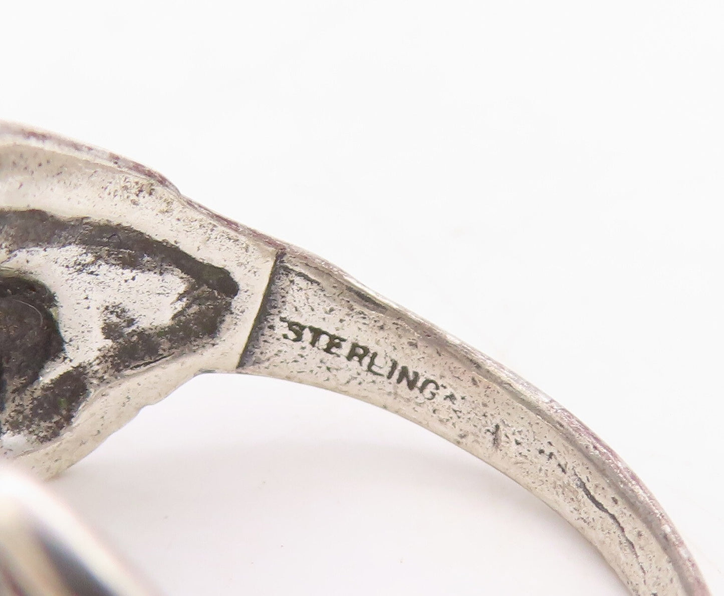 925 Sterling Silver Vintage Ring Dark Tone Designer Carved Eagle Sz 10 RG31694