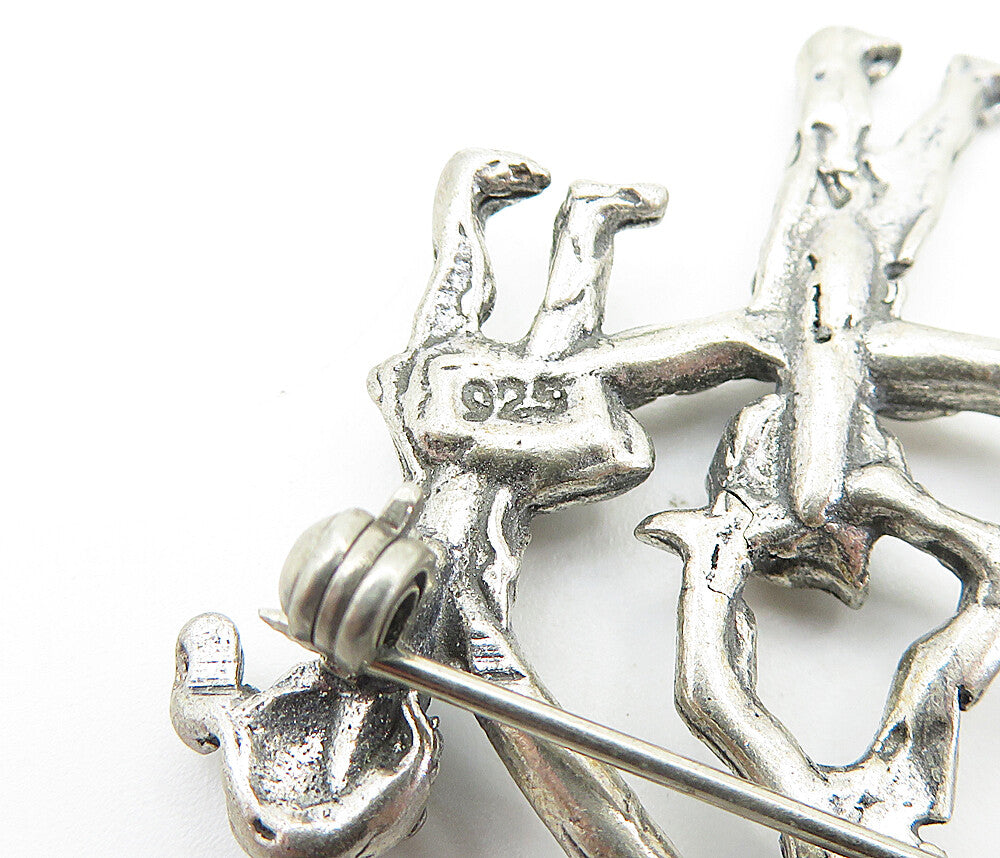 925 Sterling Silver Vintage Sculpted Family Holding Hands Brooch Pin BP2116