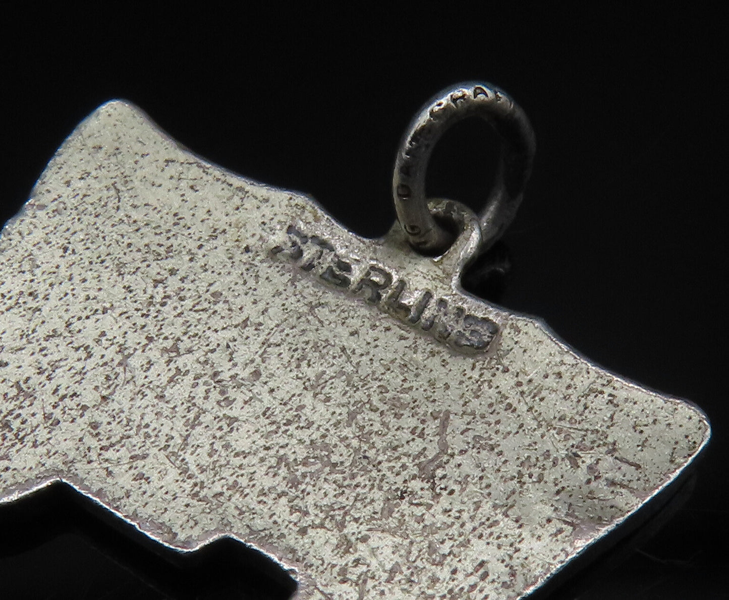 925 Silver Vintage Flat Etched Old Fashioned Carriage Pendant PT20587