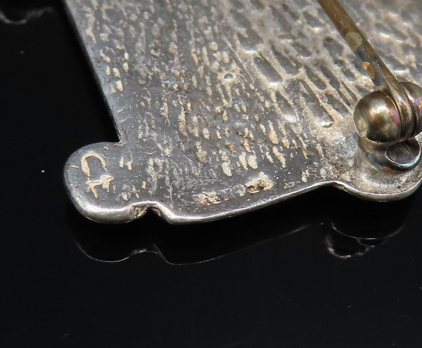 925 Silver Vintage Floral Engraved Armchair & Heart Pillow Brooch Pin BP9997