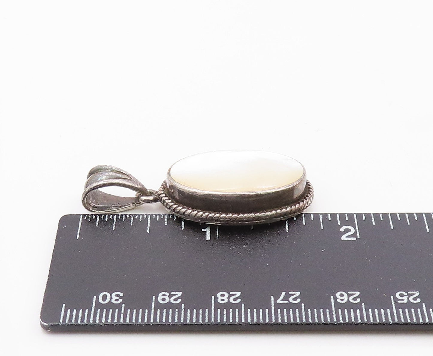 925 Sterling Silver Vintage Mother Of Pearl Oval Twist Drop Pendant PT16425