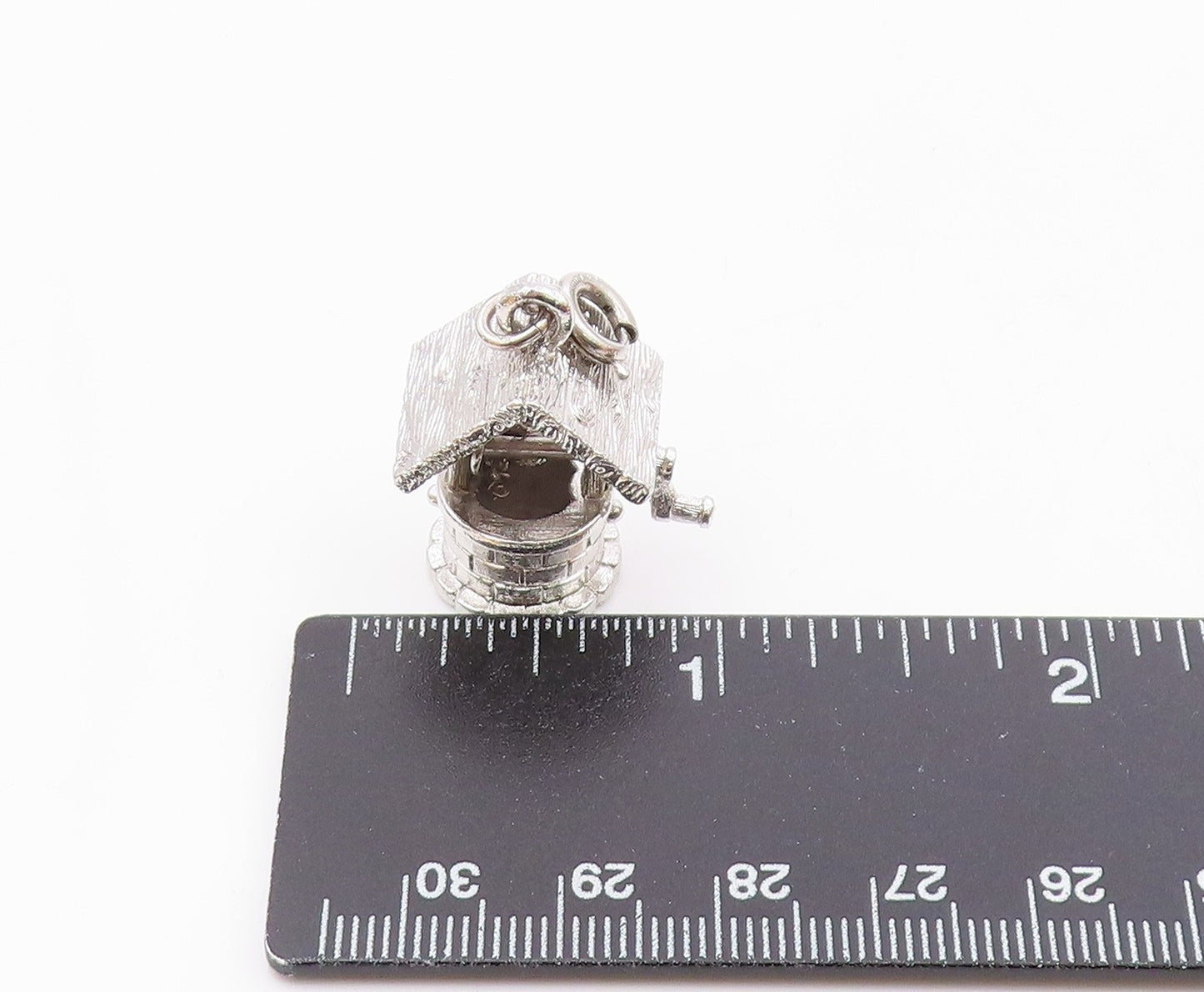 925 Sterling Silver Vintage Shiny Water Well Etched Detail Pendant PT15236