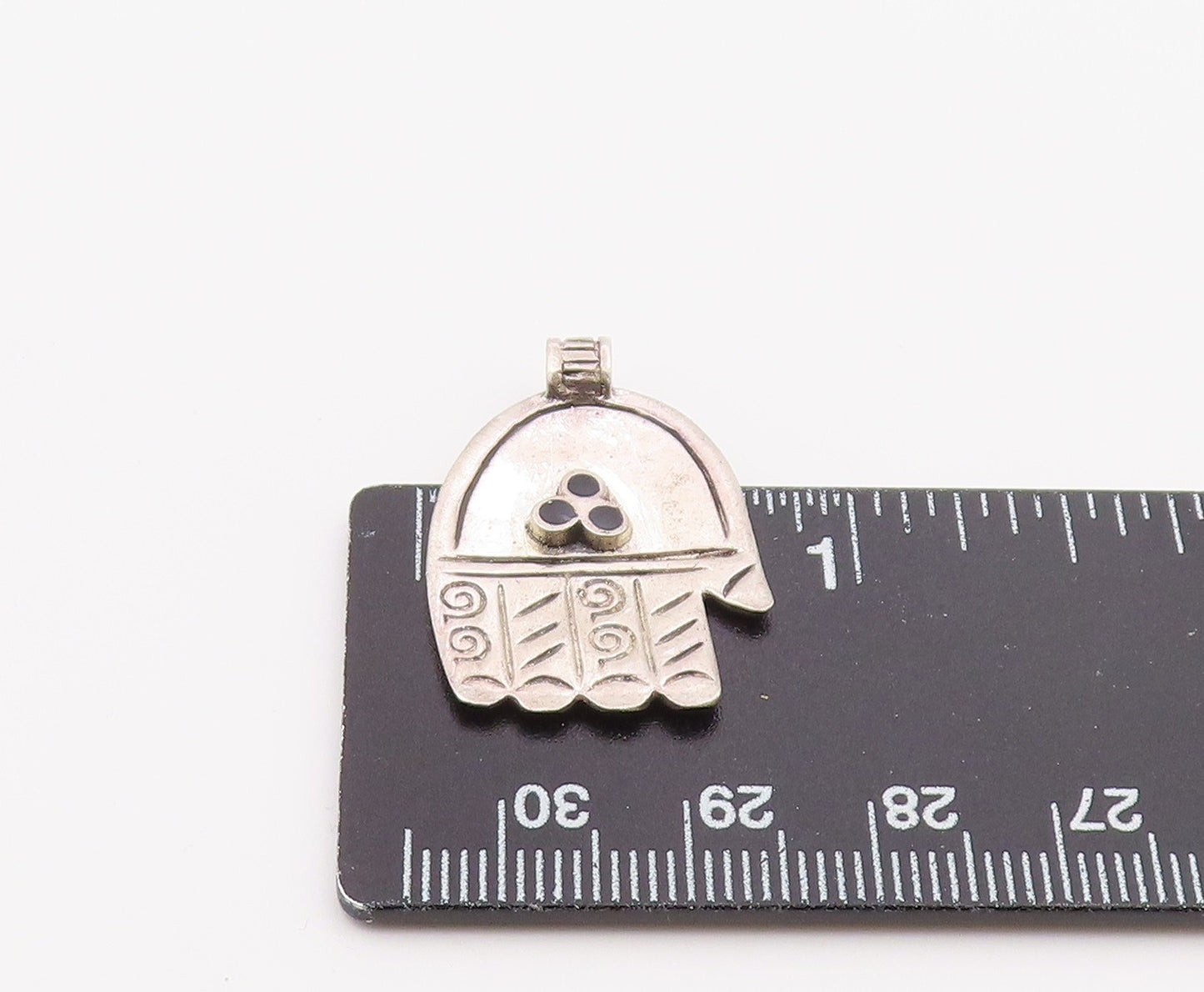 925 Sterling Silver Vintage Black Onyx Etched Detail Hamsa Pendant PT16530