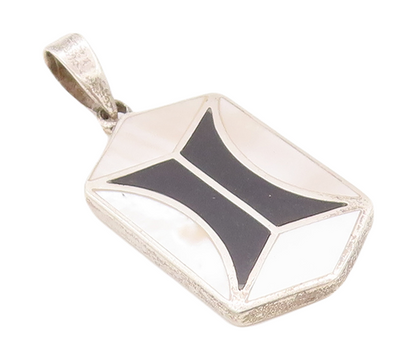 925 Sterling Silver Vintage Pendant Solid Inlay Mother Of Pearls & Onyx  PT23084