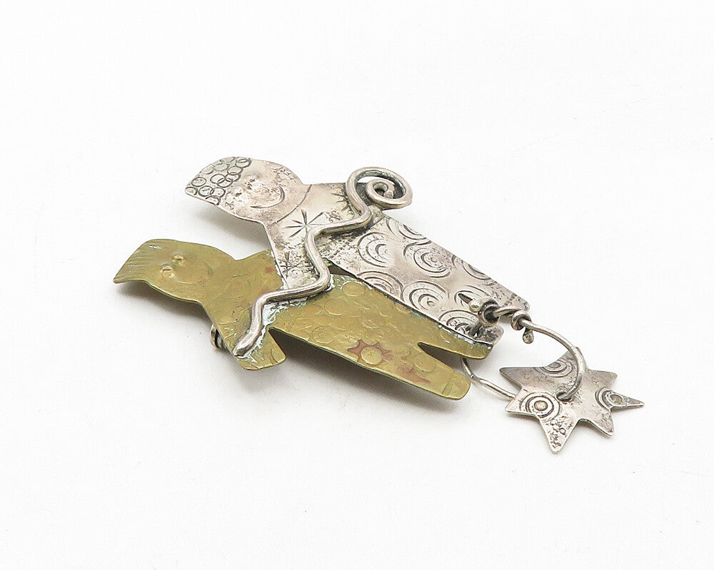 925 Sterling Silver  Vintage Two Tone Figures Etched Detail Brooch Pin  BP3693