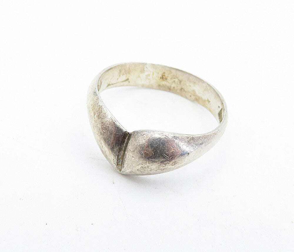 925 Sterling Silver  Vintage Dark Tone Smooth Pointed Band Ring Sz 8  RG5116