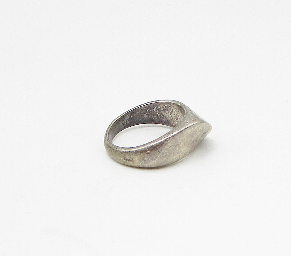 925 Sterling Silver  Vintage Dark Tone Wavy Band Ring Sz 7.5  RG3089