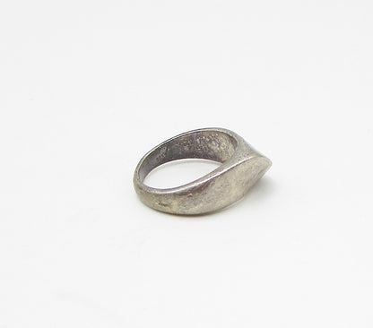 925 Sterling Silver  Vintage Dark Tone Wavy Band Ring Sz 7.5  RG3089