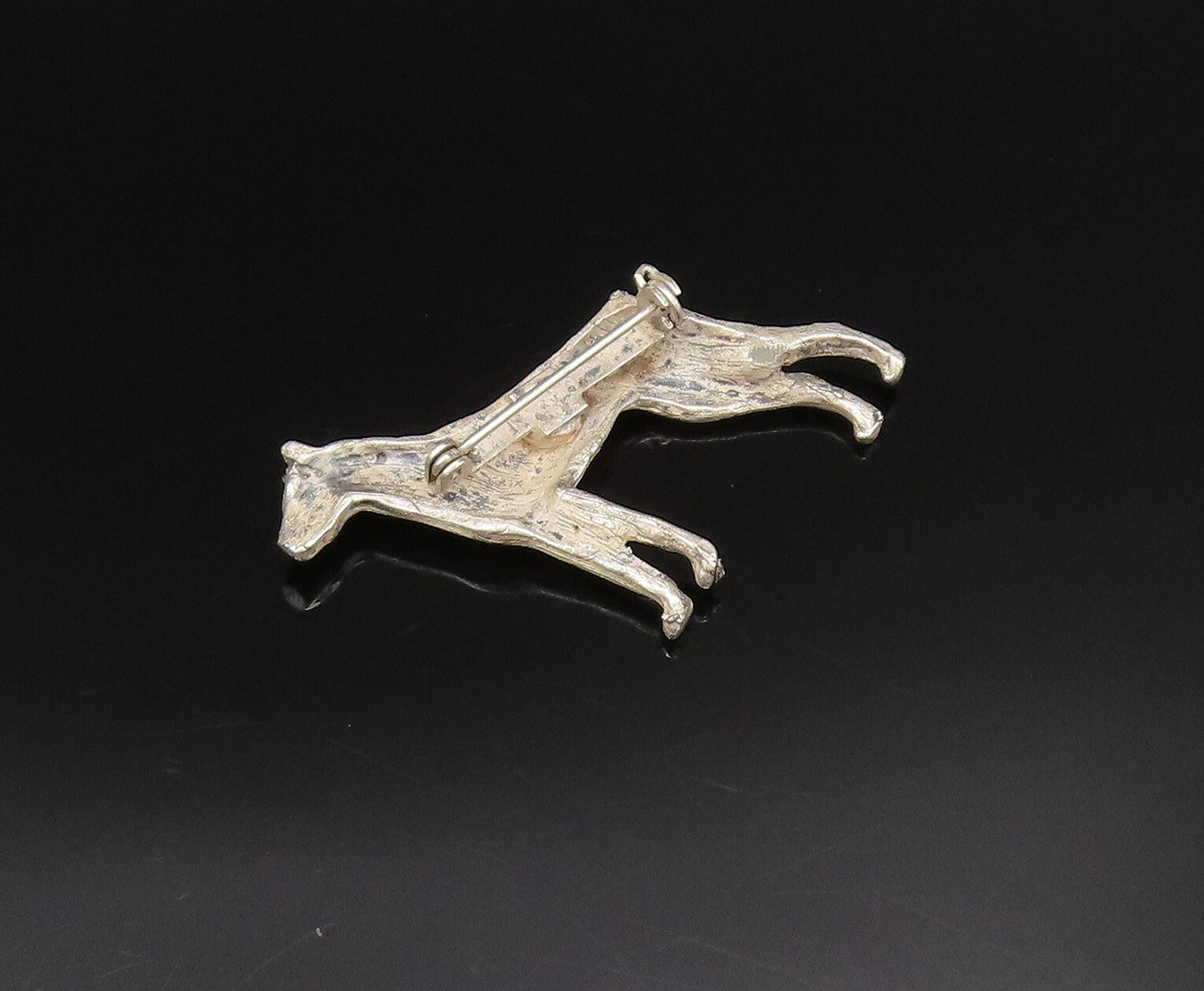 925 Sterling Silver  Vintage Carved Etched Dog Motif Brooch Pin  BP9837