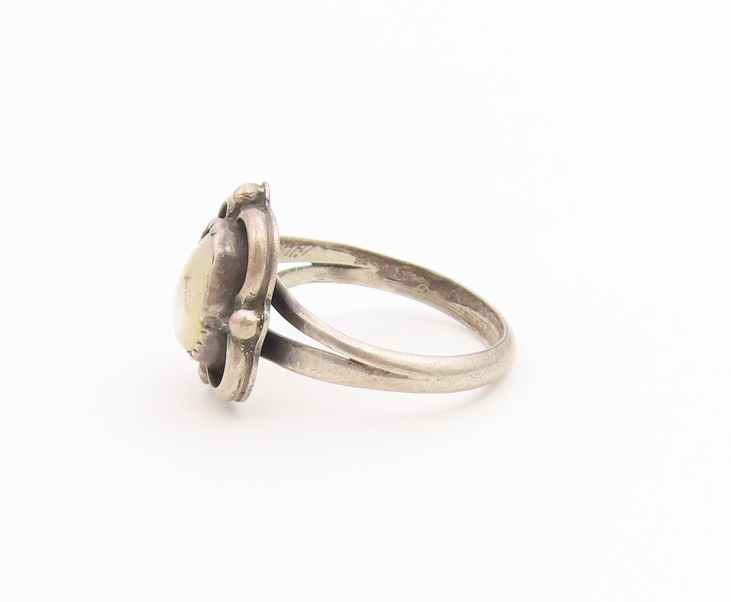 925 Sterling Silver Vintage Ring SOUTHWESTERN Mother Of Pearl Band Sz 6 RG36685