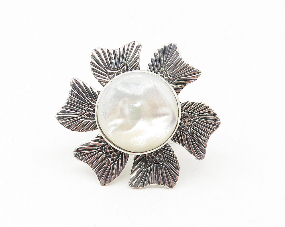 925 Sterling Silver  Mother Of Pearl Flower Motif Cocktail Ring Sz 7  RG11204