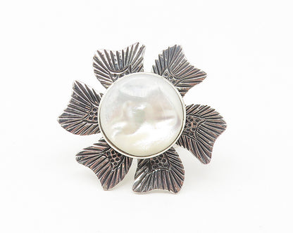 925 Sterling Silver  Mother Of Pearl Flower Motif Cocktail Ring Sz 7  RG11204