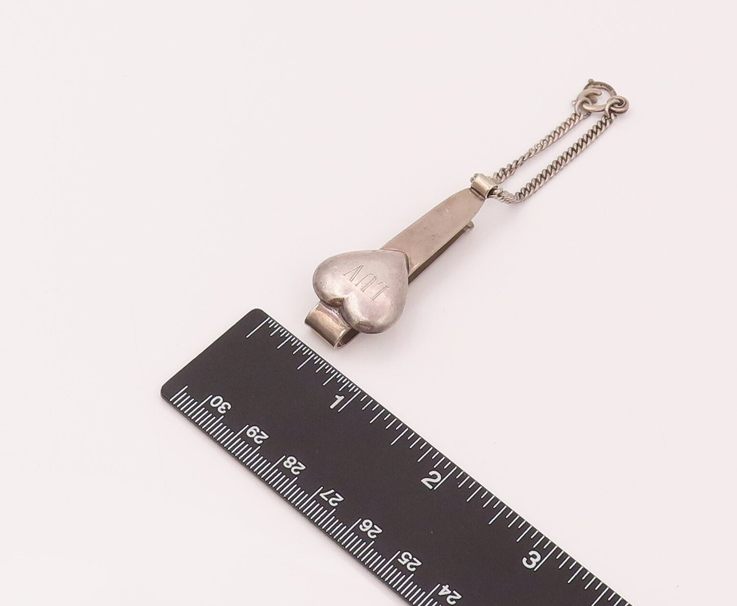 TIFFANY & CO. 925 Sterling Silver Vintage Heart With Chain Tie Pin  TR3488