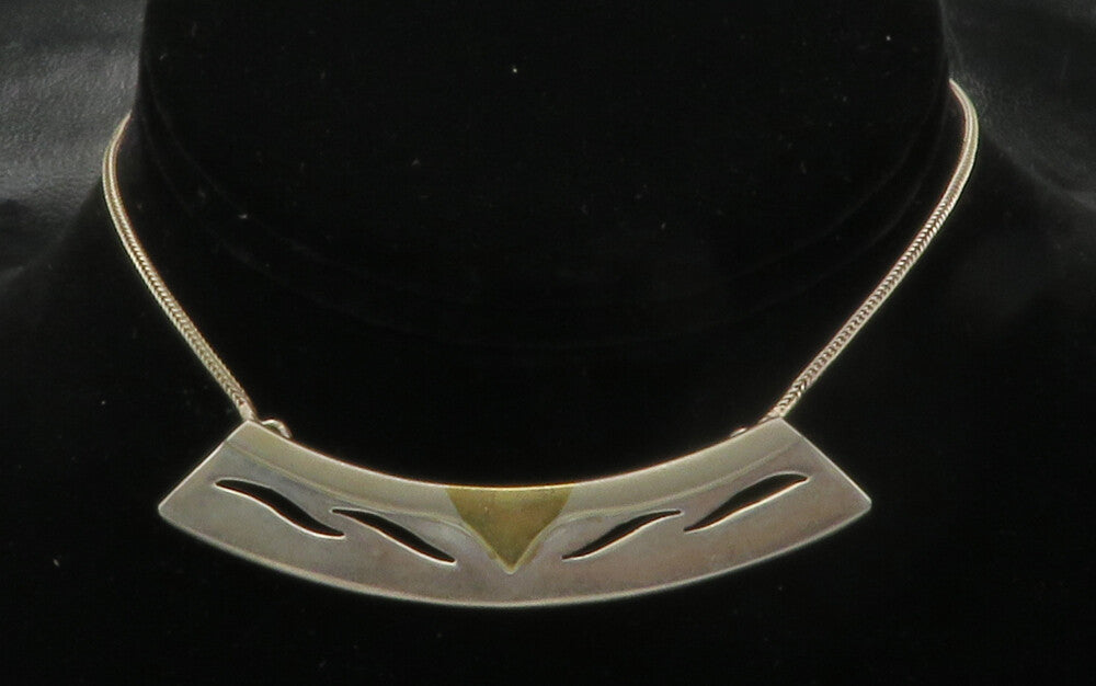 925 Sterling Silver  Vintage Two Tone Cutout Detail Chain Necklace  NE2396