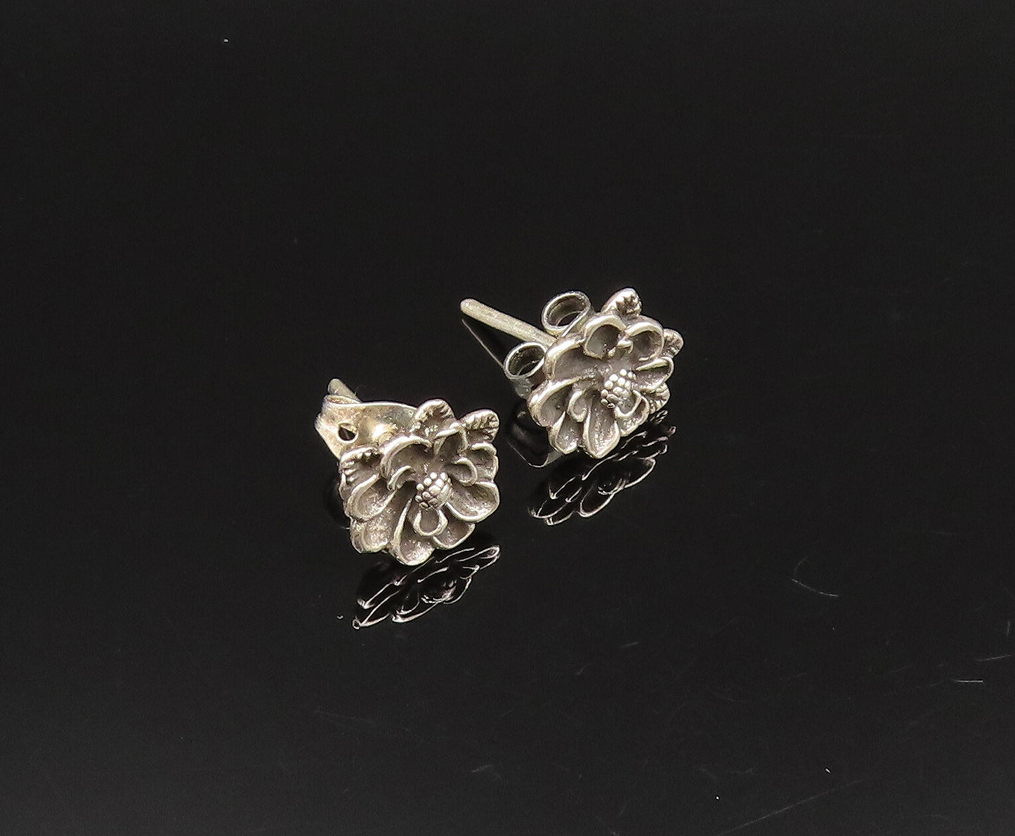 925 Sterling Silver  Vintage Beautiful Dainty Flower Stud Earrings  EG12105
