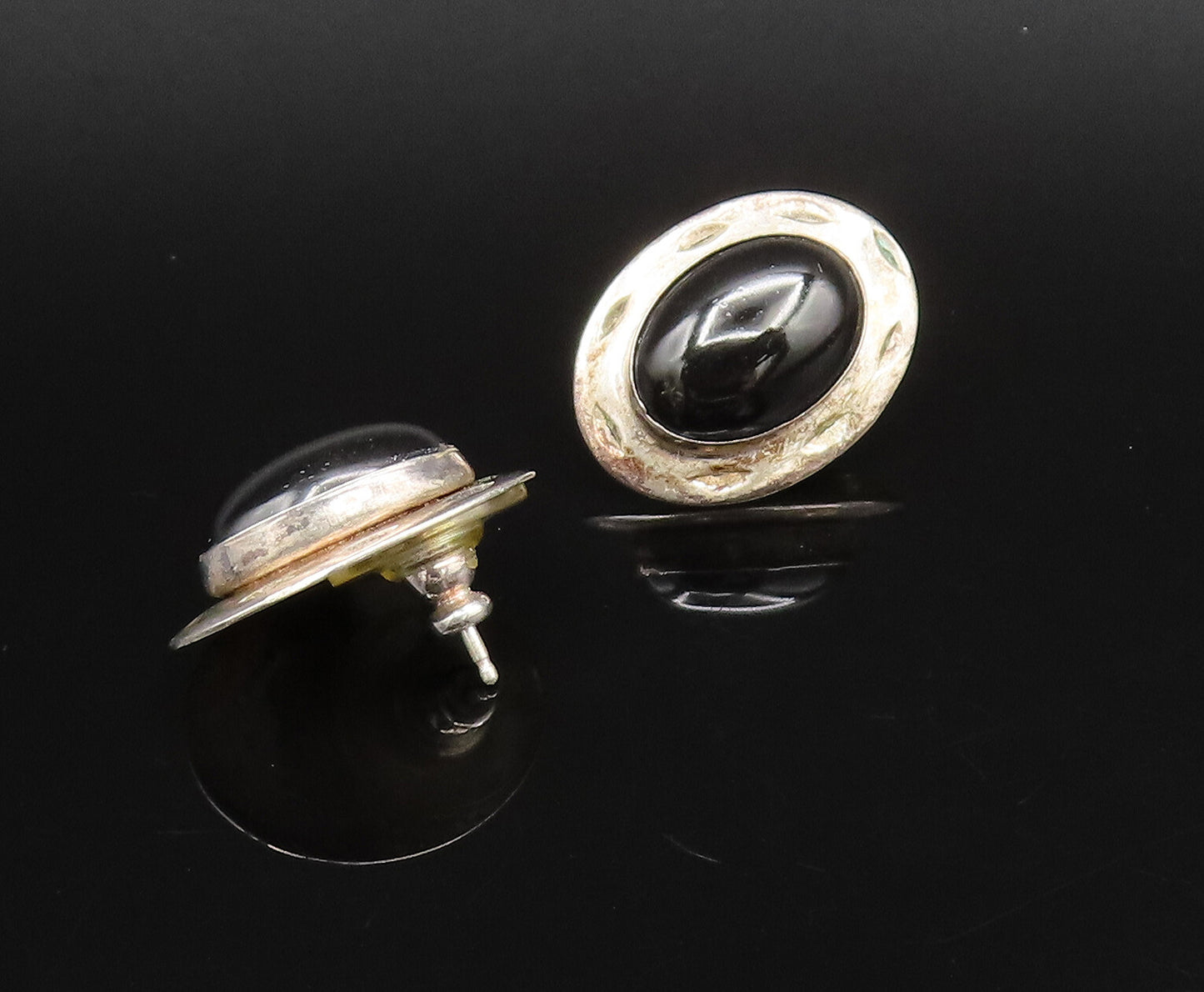 925 Sterling Silver  Vintage Etched Oval Frame Black Onyx Earrings  EG12174