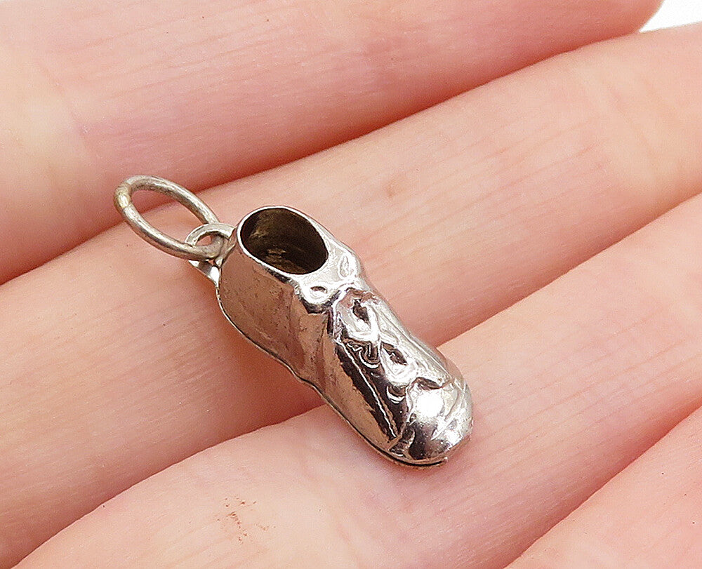 925 Sterling Silver  Vintage Petite Old Fashioned Shoe Motif Pendant  PT4944