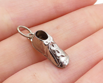 925 Sterling Silver  Vintage Petite Old Fashioned Shoe Motif Pendant  PT4944