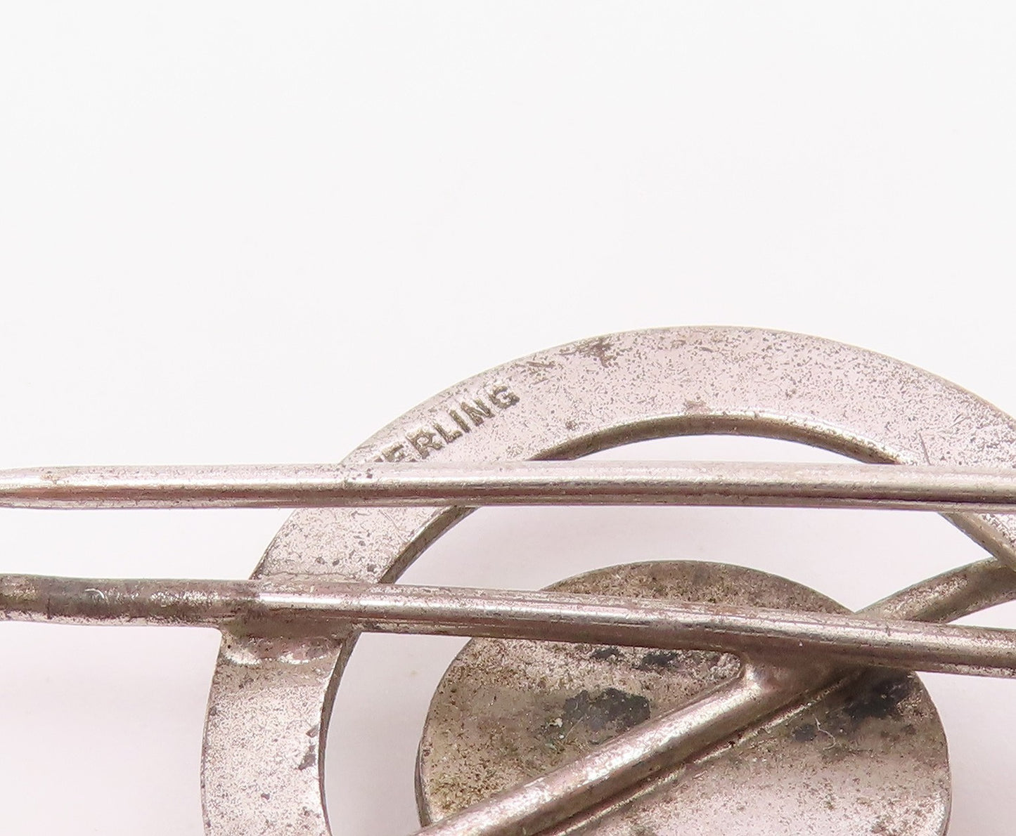 925 Sterling Silver  Vintage Horseshoe & Whip Good Luck Brooch Pin  BP9217
